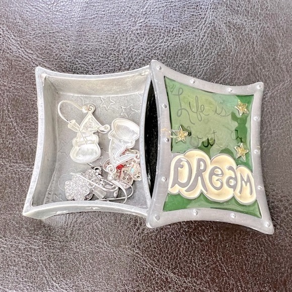 LIFE IS BUT A DREAM small silver and green enamel keepsake jewelry metallic box - Picture 6 of 16